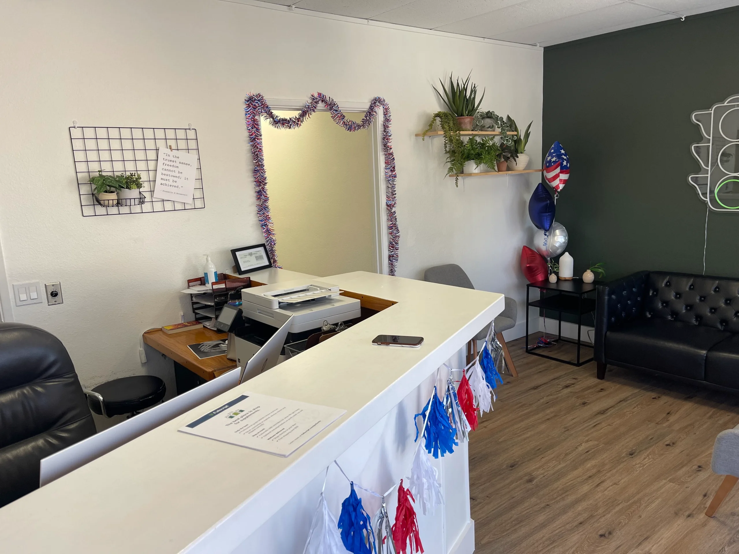 greenlight-chiropractic-lake-forest-clinic-reception-desk