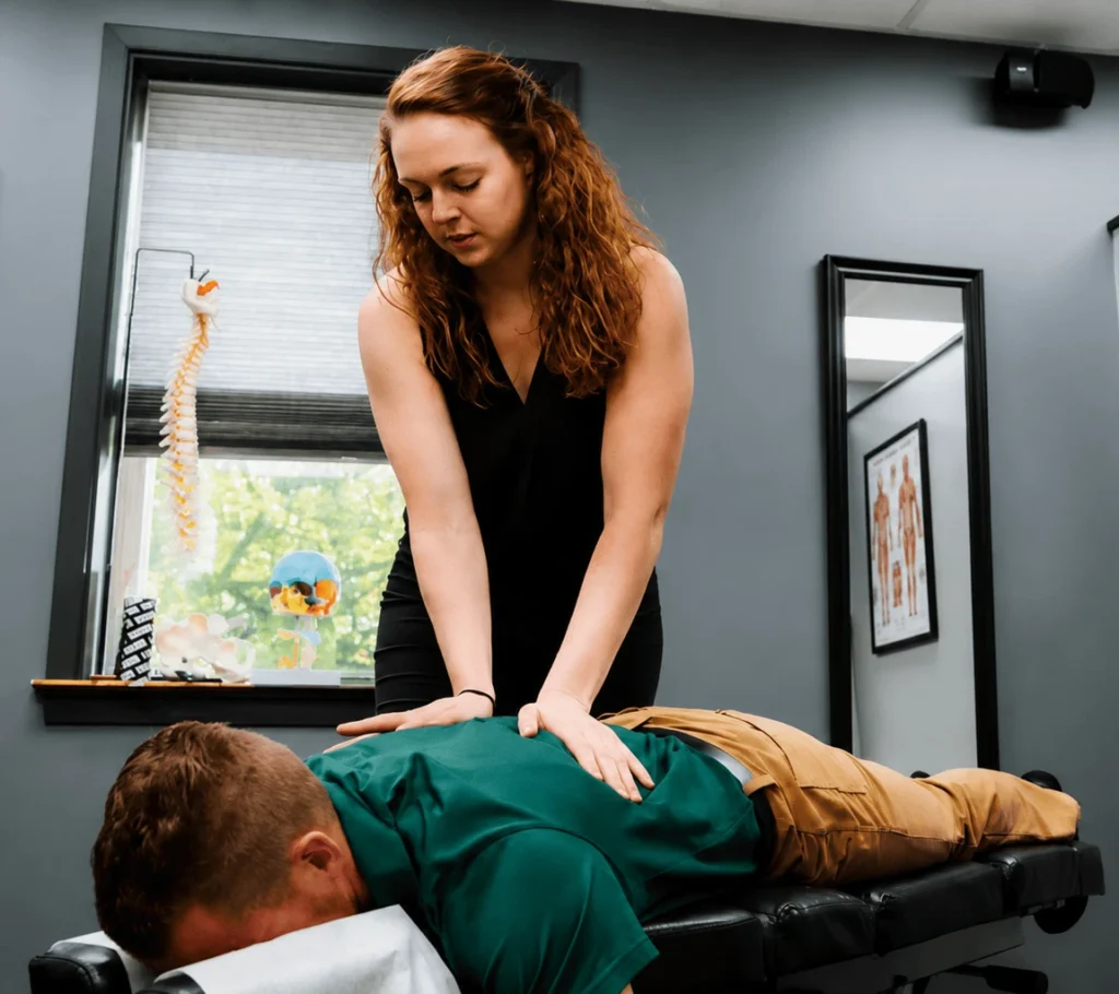 Knee pain treatment by chiropractor at Greenlight Chiropractic & Wellness Lab